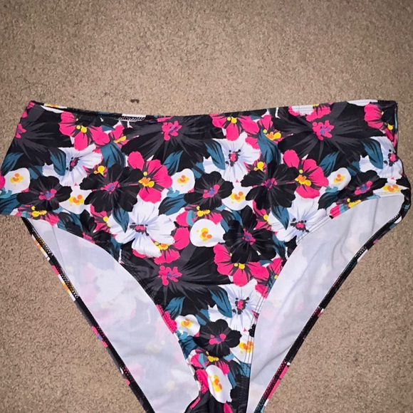 Bathing Suit - Picture 4 of 6
